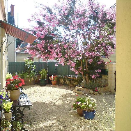 Les Trois Puits Bed and Breakfast Brion-pres-Thouet Exterior foto