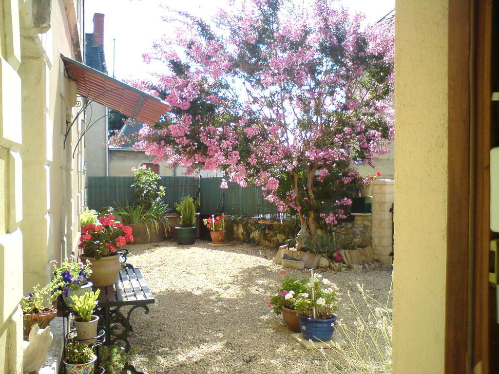 Les Trois Puits Bed and Breakfast Brion-pres-Thouet Exterior foto